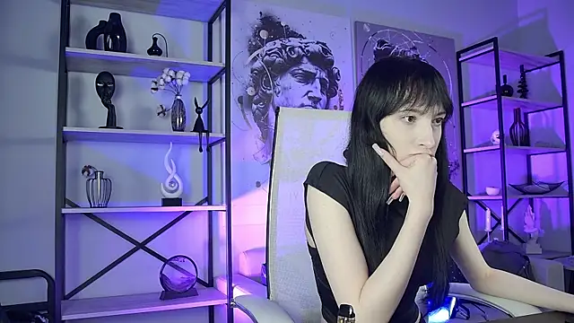 Snapshot of SeraphineSparda chatting on June 2026 11:42:02 AM SeraphineSparda online show from June 2026 11:42:02 AM