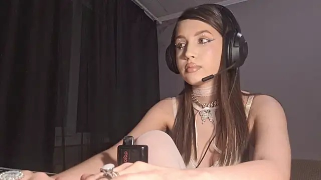 Katrinethequeen online show from April 2026 08:57:02 PM