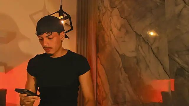 Snapshot of AlexLaurent chatting on June 2026 11:24:02 AM AlexLaurent online show from June 2026 11:24:02 AM