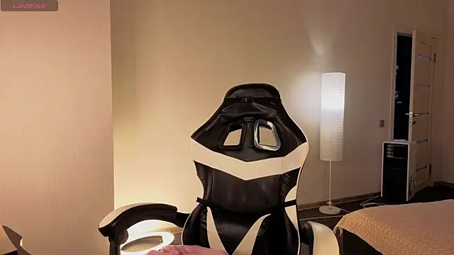 Snapshot of Valenora1 chatting on July 2026 11:57:01 AM Valenora1 online show from July 2026 11:57:01 AM