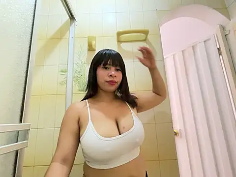 Snapshot of luna_silk_ chatting on June 2026 07:07:01 PM luna silk online show from June 2026 07:07:01 PM