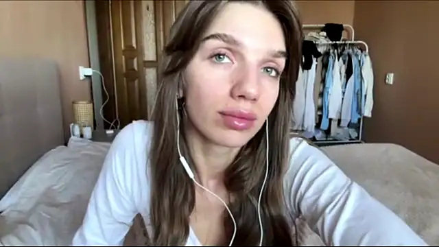 Snapshot of TrishIsaac chatting on May 2026 06:32:02 AM TrishIsaac online show from May 2026 06:32:02 AM