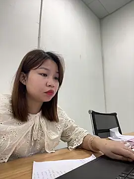 LYNAIA20 online show from May 2026 08:20:01 AM