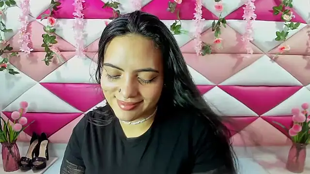 Isabella Mora  online show from June 2026 03:33:01 AM