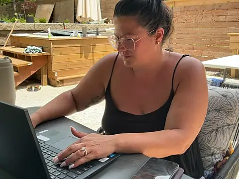 Snapshot of Madamebeton chatting on June 2026 05:34:02 PM Madamebeton online show from June 2026 05:34:02 PM