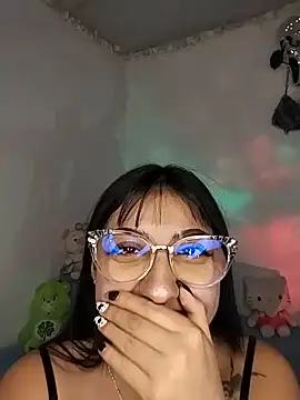 Kiara Mirage online show from May 2026 12:05:01 AM