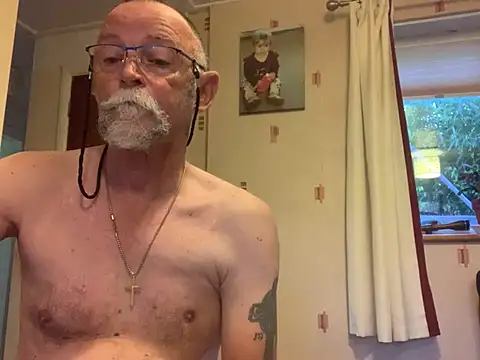 Moonraker64 online show from July 2026 04:37:02 AM