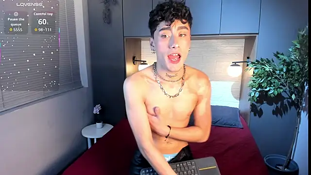 Spencerwhite  online show from May 2026 09:33:02 PM