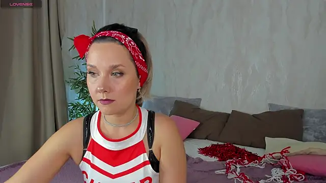 Nikki Mi1k online show from July 2026 05:15:01 PM