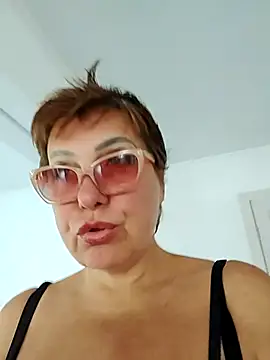 Snapshot of bettybutter_ chatting on August 2026 10:32:01 AM bettybutter online show from August 2026 10:32:01 AM
