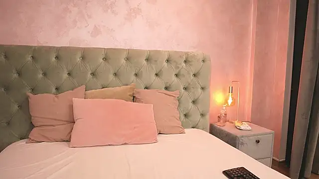LeilaBie online show from July 2026 06:57:01 PM