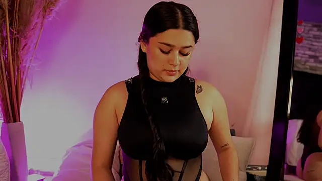 Snapshot of ariadna_milano_ chatting on June 2026 01:01:02 PM ariadna milano online show from June 2026 01:01:02 PM