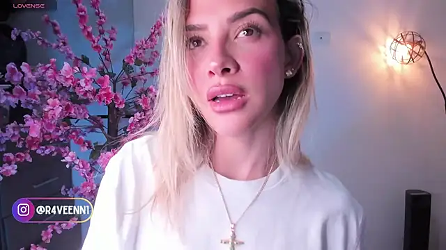 Snapshot of R4-V3N chatting on December 2024 03:03:02 AM R4-V3N online show from December 2024 03:03:02 AM