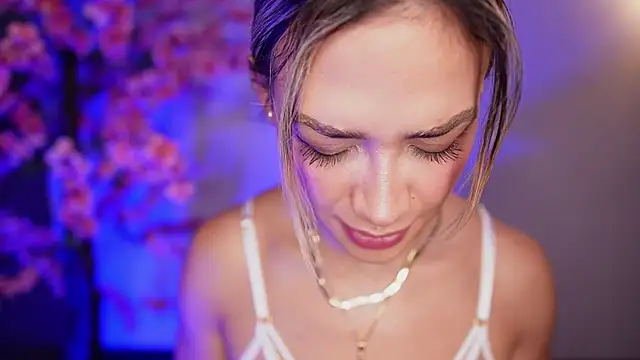 Snapshot of R4-V3N chatting on January 2025 08:06:01 AM R4-V3N online show from January 2025 08:06:01 AM