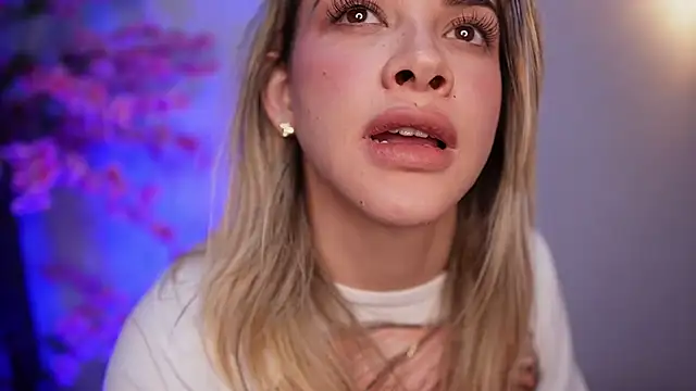 Snapshot of R4-V3N chatting on January 2025 08:04:01 AM R4-V3N online show from January 2025 08:04:01 AM