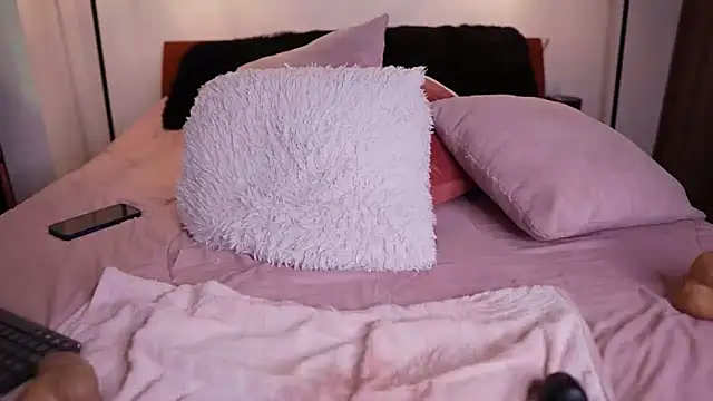 Snapshot of R4-V3N chatting on February 2025 08:31:01 AM R4-V3N online show from February 2025 08:31:01 AM