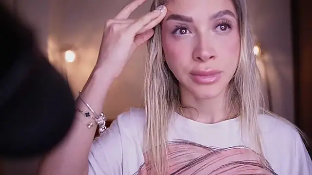 Snapshot of R4-V3N chatting on March 2025 12:15:01 AM R4-V3N online show from March 2025 12:15:01 AM