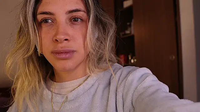 Snapshot of R4-V3N chatting on March 2025 02:19:01 AM R4-V3N online show from March 2025 02:19:01 AM