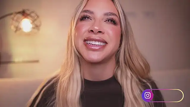 Snapshot of R4-V3N chatting on October 2025 10:36:01 PM R4-V3N online show from October 2025 10:36:01 PM