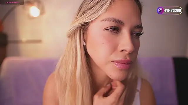 Snapshot of R4-V3N chatting on October 2025 06:26:01 AM R4-V3N online show from October 2025 06:26:01 AM