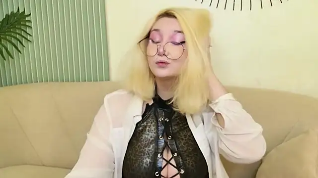 Cassey Well online show from June 2026 08:52:01 PM
