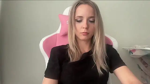 Snapshot of SisiBunny chatting on June 2026 04:38:02 PM SisiBunny online show from June 2026 04:38:02 PM