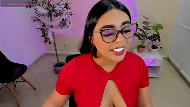 Snapshot of Margot_Robie chatting on May 2026 02:45:01 PM Margot Robie online show from May 2026 02:45:01 PM
