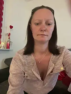 Snapshot of LindaLee90 chatting on May 2026 10:50:01 PM LindaLee90 online show from May 2026 10:50:01 PM