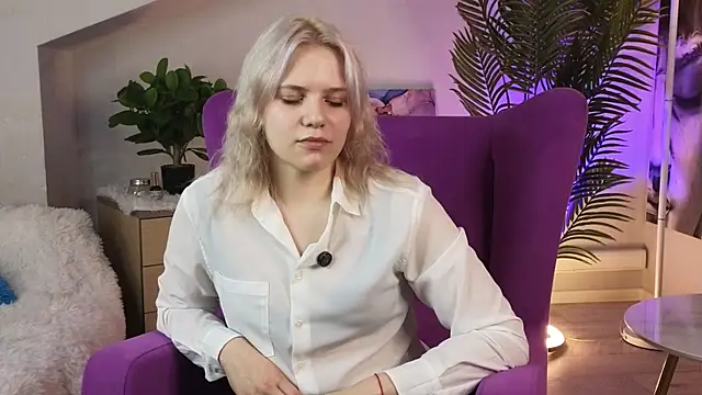 JenGinanni online show from May 2026 02:11:02 PM