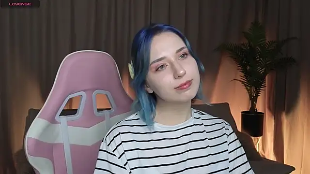 AliceIsmar online show from May 2026 07:19:02 PM