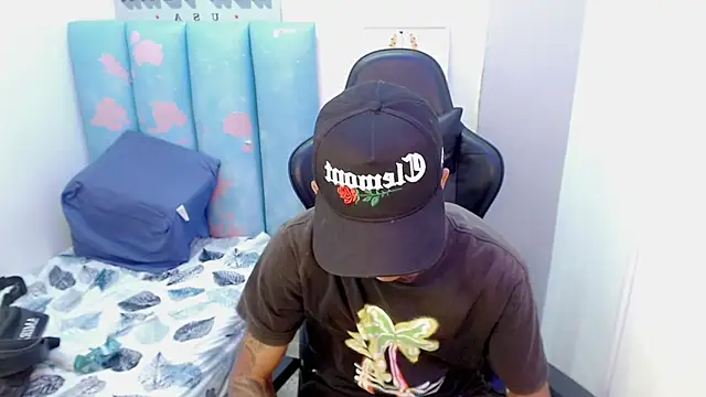 Snapshot of liam_play chatting on May 2026 04:09:02 AM liam play online show from May 2026 04:09:02 AM