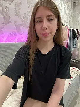 Snapshot of EvaAkiins chatting on June 2026 06:43:01 PM EvaAkiins online show from June 2026 06:43:01 PM