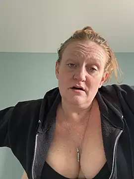 Kellilyn10 online show from June 2026 07:31:01 PM