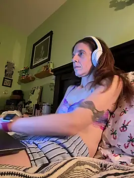 Raevyn online show from May 2026 06:31:02 AM