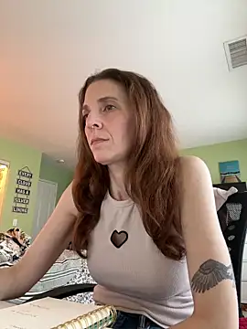 Raevyn online show from June 2026 05:35:02 PM