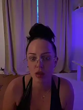 molotovmami online show from June 2026 08:30:02 PM
