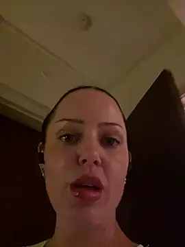 molotovmami online show from June 2026 09:42:02 PM