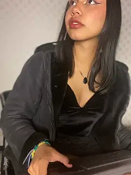 Snapshot of AntonellaCooper_Pink chatting on June 2026 09:51:02 AM AntonellaCooper Pink online show from June 2026 09:51:02 AM