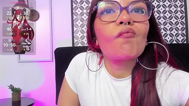Snapshot of amelie_furtado chatting on May 2026 02:14:01 PM amelie furtado online show from May 2026 02:14:01 PM