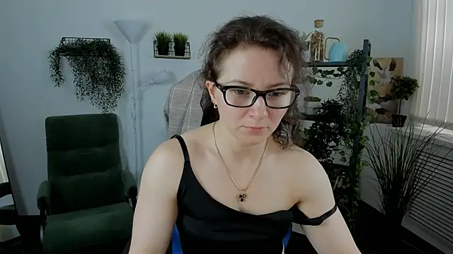 Snapshot of AureliaGleam chatting on June 2026 03:16:02 AM AureliaGleam online show from June 2026 03:16:02 AM