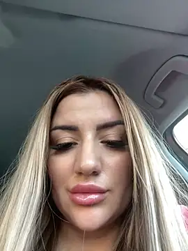 Snapshot of SophiePale chatting on December 2024 12:17:01 PM SophiePale online show from December 2024 12:17:01 PM