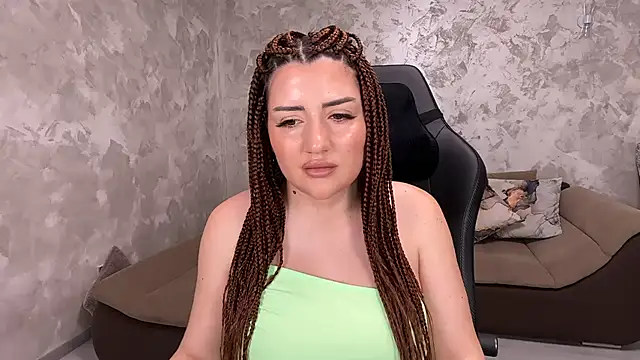 Snapshot of SophiePale chatting on February 2025 06:11:02 PM SophiePale online show from February 2025 06:11:02 PM