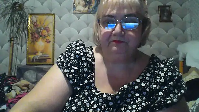 MarinaFarina53 online show from June 2026 07:28:02 PM