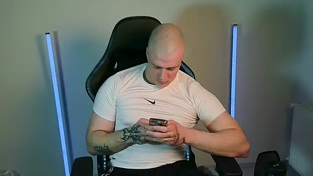 Snapshot of Bigbaald chatting on May 2026 07:30:02 PM Bigbaald online show from May 2026 07:30:02 PM