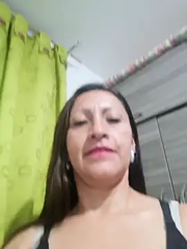 Snapshot of Vely_ chatting on June 2026 03:40:02 AM Vely online show from June 2026 03:40:02 AM