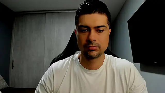 Snapshot of ZEI-001 chatting on June 2026 12:25:01 AM ZEI-001 online show from June 2026 12:25:01 AM