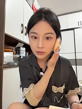 cuteluky18 online show from May 2026 11:31:02 AM