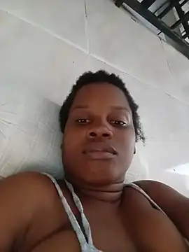 Snapshot of momspretty chatting on May 2026 07:32:02 PM momspretty online show from May 2026 07:32:02 PM