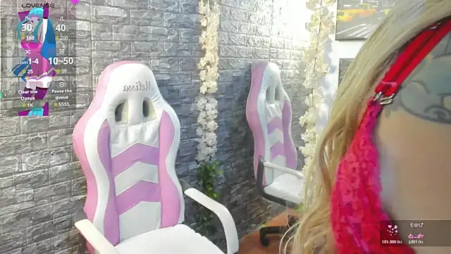 Snapshot of amber__moon__ chatting on May 2026 09:01:02 PM amber moon online show from May 2026 09:01:02 PM