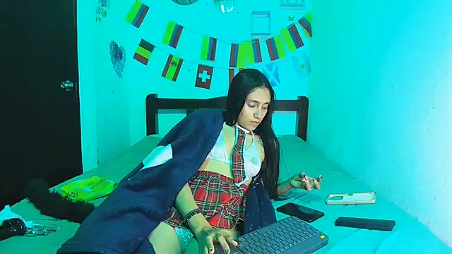 Snapshot of Violet_glow chatting on June 2026 11:43:01 PM Violet glow online show from June 2026 11:43:01 PM